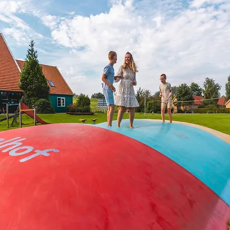 Βίλα In With South-facing Garden *